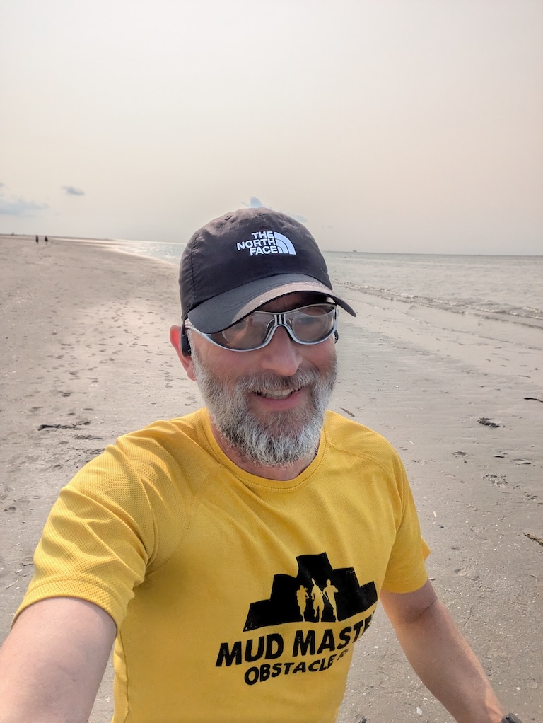 Niels running on the beach of Schiermonnikoog